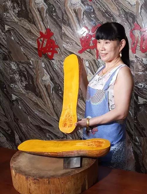 種南瓜竟然種出“麻煩”了，瓜販搶購(gòu)，電視臺(tái)記者也趕來(lái)了